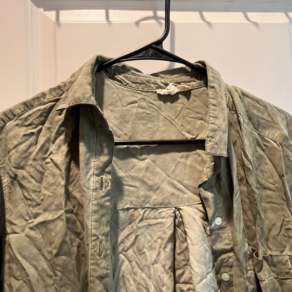 Jane & Delancey green long sleeve button down size Medium - Picture 3 of 6